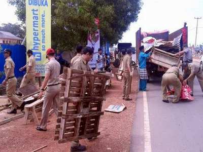 Indahkan Peringatan, Belasan Kios Diamankan Tim Terpadu